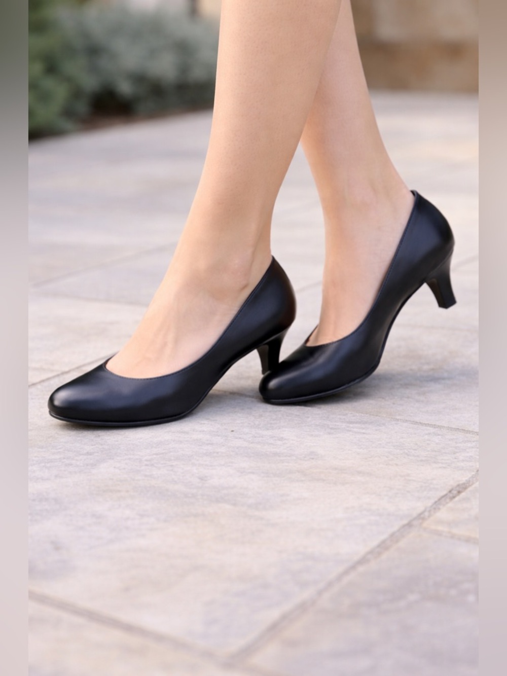 NWT 8W Leather pumps, wide width - Picture 2 of 12